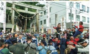 手長神社の御柱祭